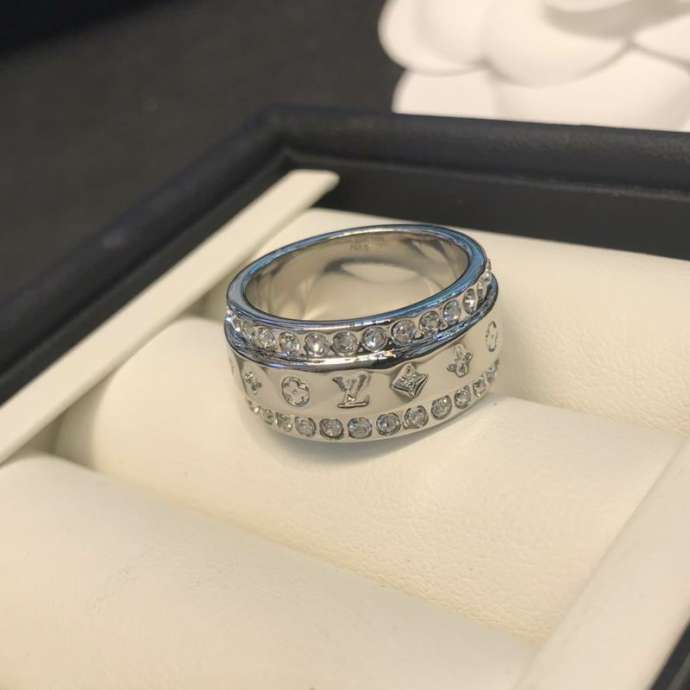 Picture of LV Ring _SKULVring06cly4012883